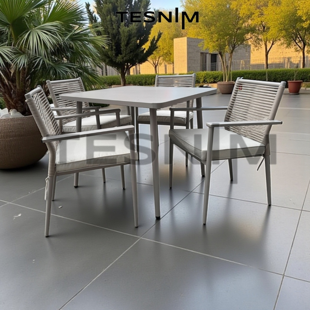 Сет маса со 4 столици